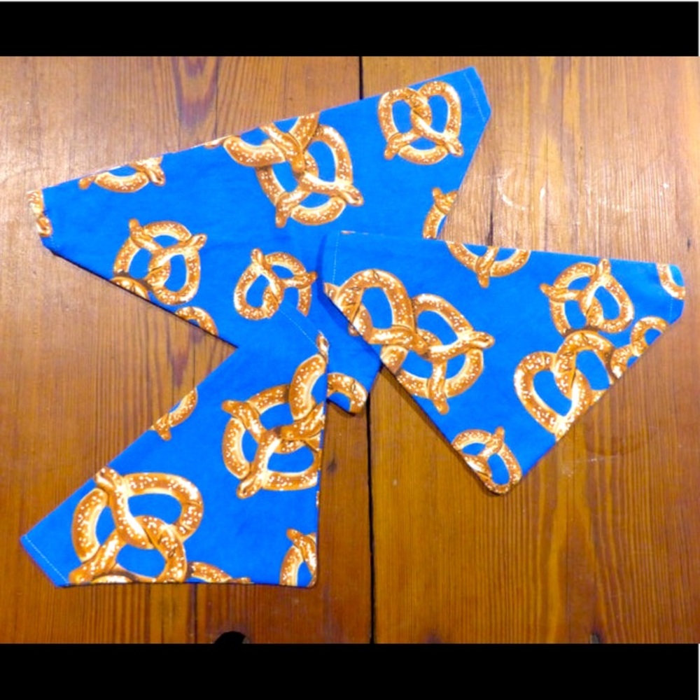 Super cute pretzel dog scarf bandana, size S - handmade NEW